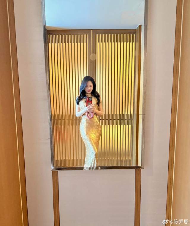 46岁陈乔恩晒照，身材凹凸有致状态满分，自侃体力回到十年前