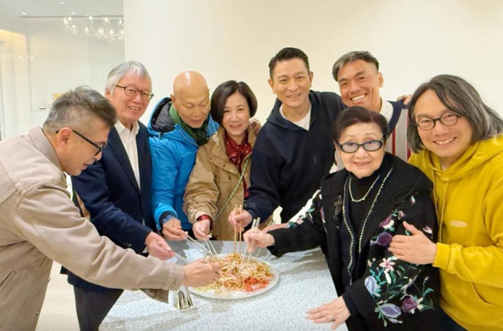 刘德华汪明荃拜访97岁越剧名伶 97岁仙姐精神矍铄