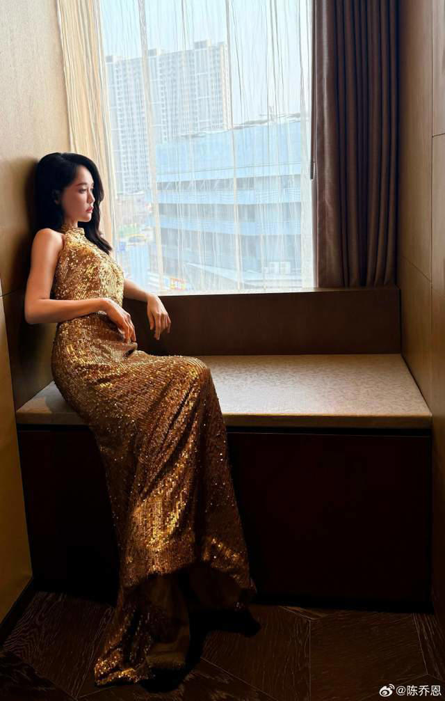 46岁陈乔恩晒照，身材凹凸有致状态满分，自侃体力回到十年前