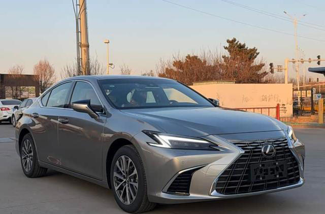 从加价5万到直降10万！当年被追捧的雷克萨斯ES，如今卖不动了？