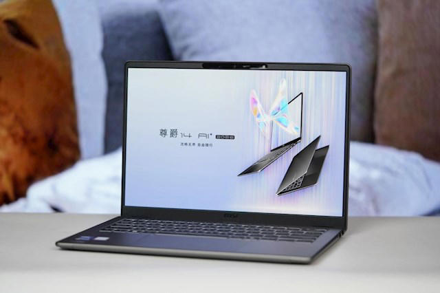 全金属机身、轻至1.32kg！微星尊爵14 AI+ 2026笔记本图赏