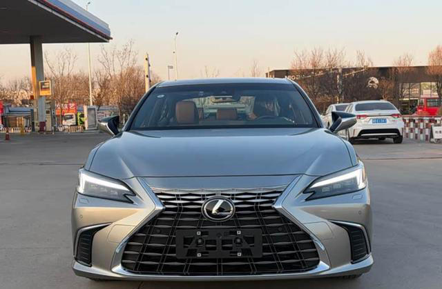 从加价5万到直降10万！当年被追捧的雷克萨斯ES，如今卖不动了？