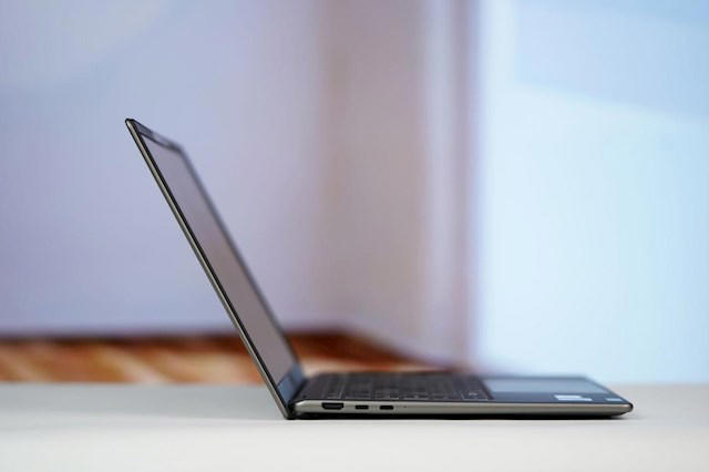 全金属机身、轻至1.32kg！微星尊爵14 AI+ 2026笔记本图赏