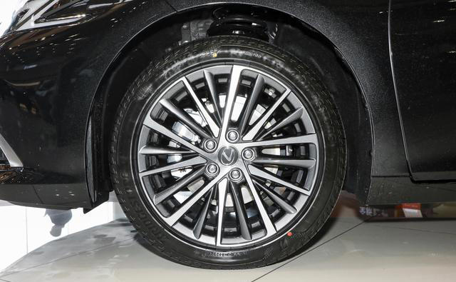 从加价5万到直降10万！当年被追捧的雷克萨斯ES，如今卖不动了？