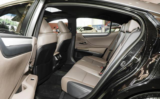 从加价5万到直降10万！当年被追捧的雷克萨斯ES，如今卖不动了？