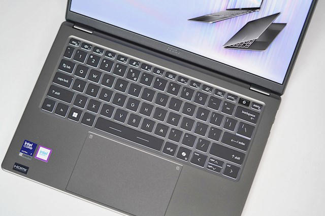 全金属机身、轻至1.32kg！微星尊爵14 AI+ 2026笔记本图赏