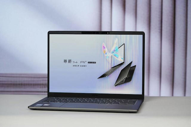 全金属机身、轻至1.32kg！微星尊爵14 AI+ 2026笔记本图赏
