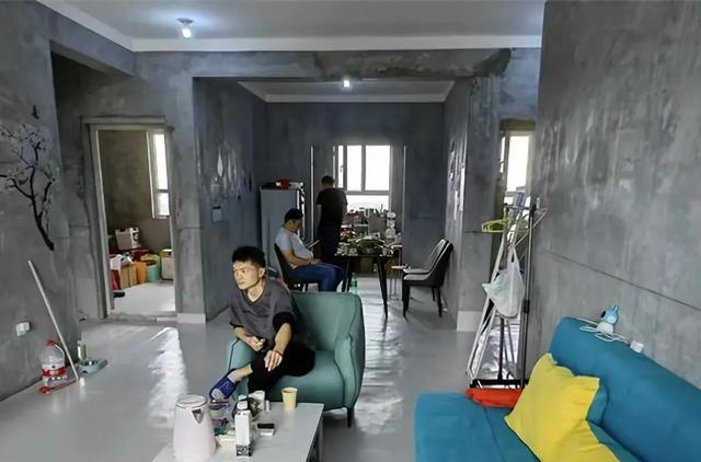 江西小伙新房爆红网络，只因他拒绝过度装修，把家打造成毛坯风格