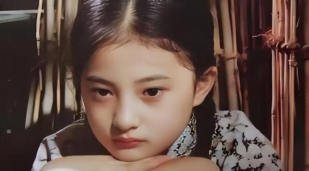 金铭从“小婉君”到45岁：身高成了最大阻碍，却活得比谁都自在