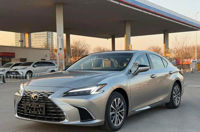 从加价5万到直降10万！当年被追捧的雷克萨斯ES，如今卖不动了？