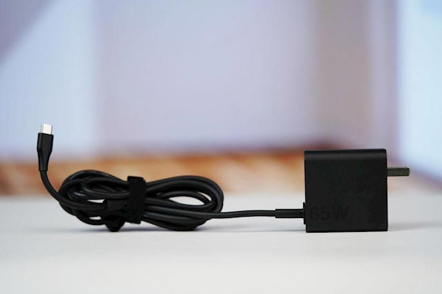 全金属机身、轻至1.32kg！微星尊爵14 AI+ 2026笔记本图赏