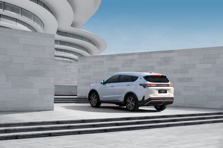 捷途山海L7白色车尾