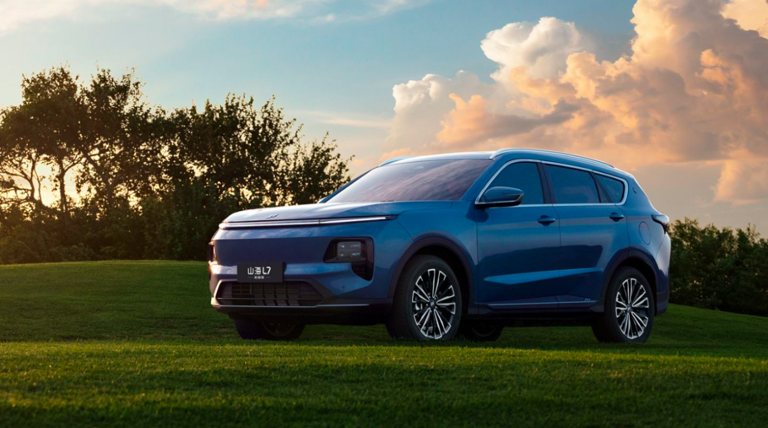 捷途山海L7绿色草坪