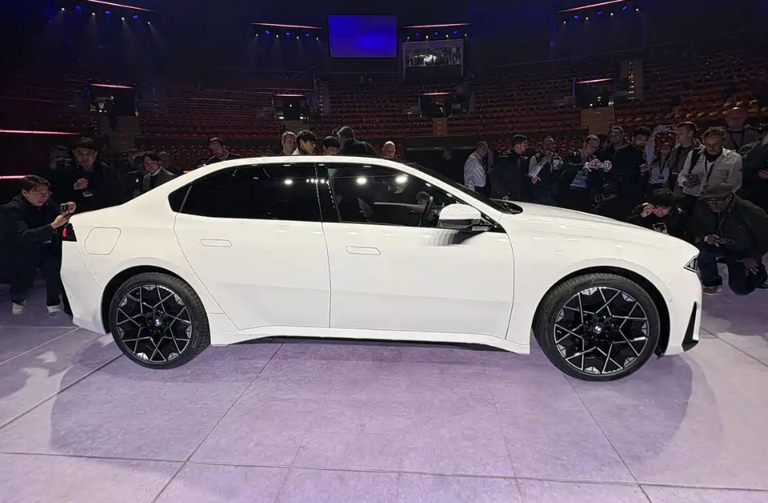 全新宝马i3首发！续航900公里，网友：就看价格多少了