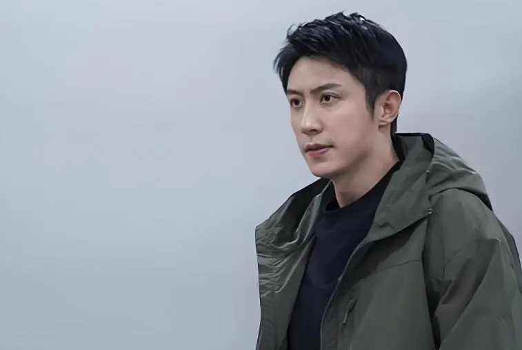 《罚罪2》：不攒钱、不买房、不谈恋爱，秦枫是个没有未来的人