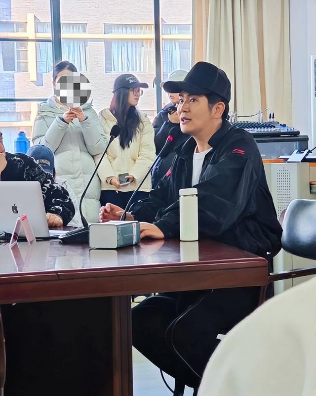 原来他就是张佳宁舅舅，长相帅气多才多艺，为培养外甥女付出太多