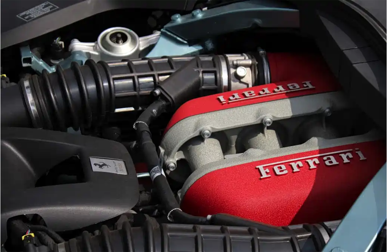 法拉利Purosangue V12高性能版本来袭，或可利好小米YU7