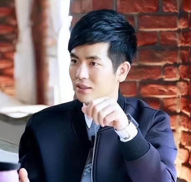 原来他就是张佳宁舅舅，长相帅气多才多艺，为培养外甥女付出太多