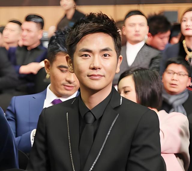 原来他就是张佳宁舅舅，长相帅气多才多艺，为培养外甥女付出太多