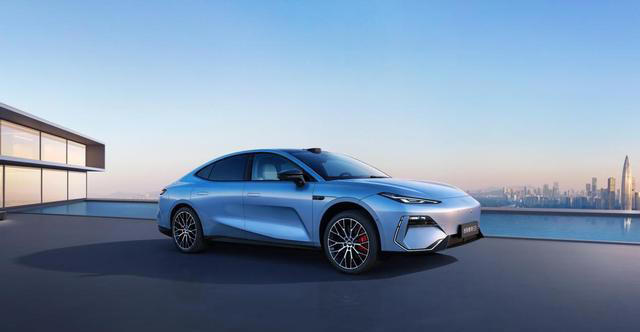 日常用车优选！银河E8四驱版3.49秒破百+800V超充定义纯电新标杆