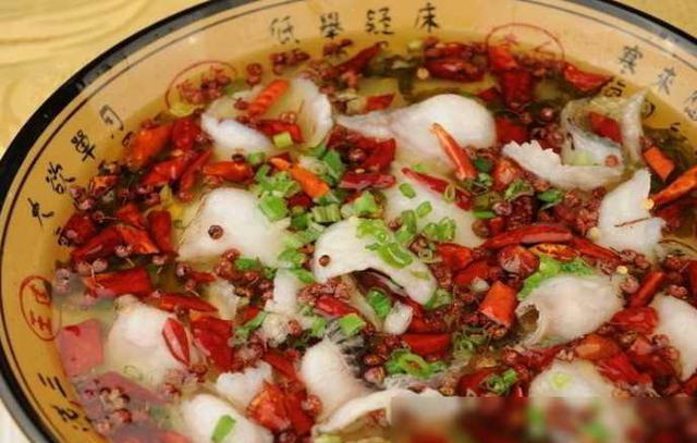 烹饪酸菜鱼，先别急着放酸菜！掌握好“这2步”，鱼肉更加鲜美