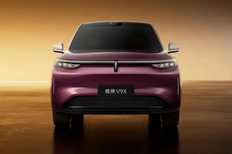 魏牌V9X官图发布：搭载2.0T插混系统，三排座椅均配有座椅按摩