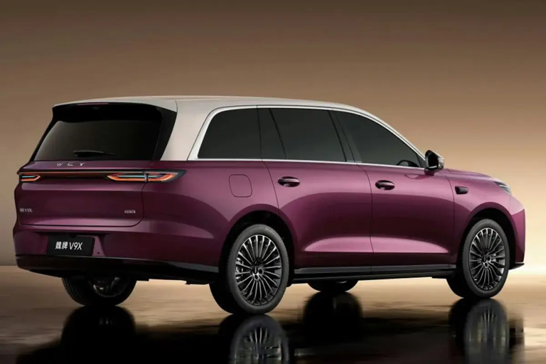 魏牌V9X官图发布：搭载2.0T插混系统，三排座椅均配有座椅按摩