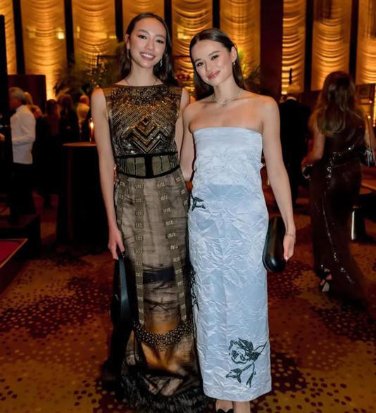 默多克95岁邓文迪携两女儿盛装赴宴 与继母大哥同框和睦破不和传闻