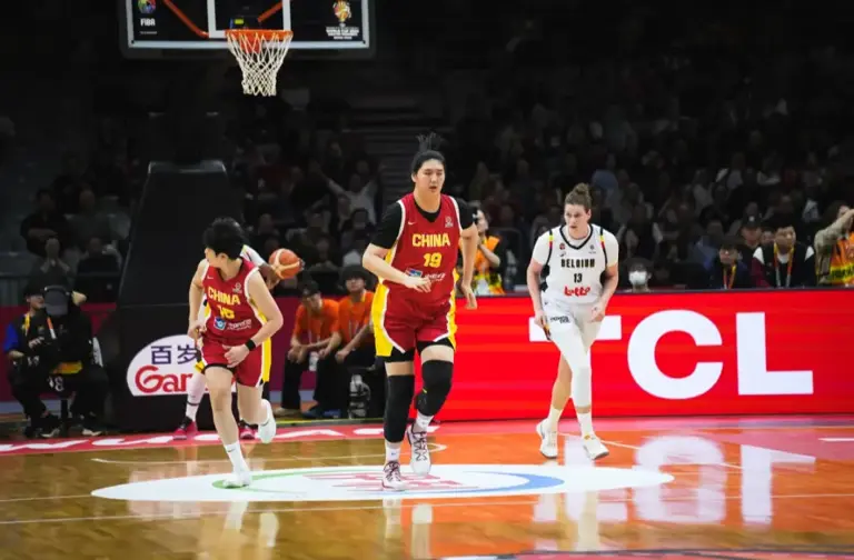 铁定会被选中! 20+11打服WNBA顶级内线 张子宇适合美国篮球吗
