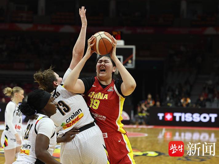 张子宇惊喜拿下两双，中国女篮遭欧洲冠军全面碾压