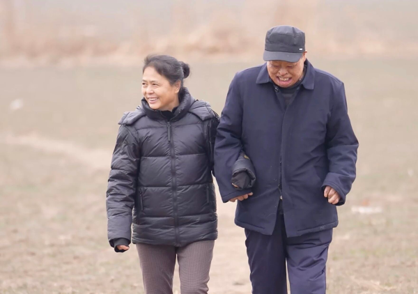 柔肩挑重担，任付香：二十五载坚守诠释孝与爱