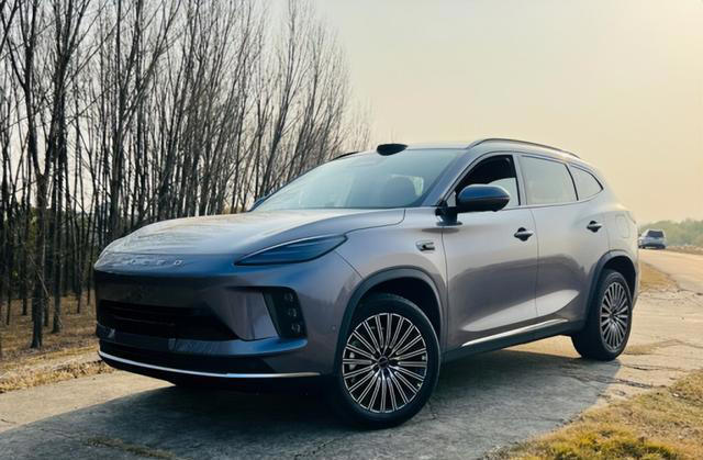 15万级激光雷达智驾之选：星途ET5与零跑C11试驾对比