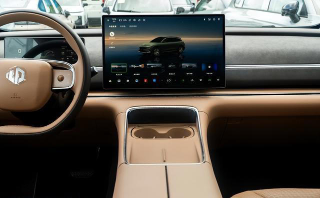 15万级激光雷达智驾之选：星途ET5与零跑C11试驾对比