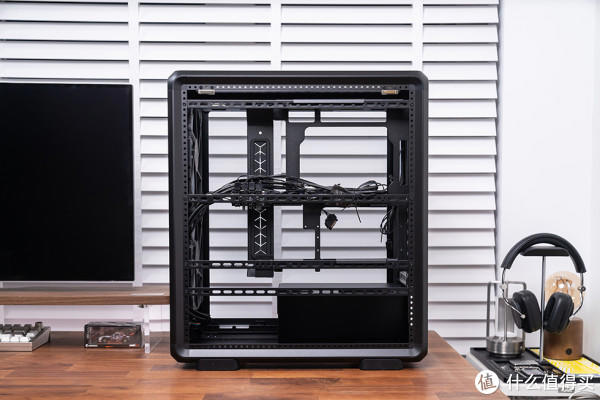 紧凑中塔新范式，酷冷 MasterFrame 500 Mesh 装机展示
