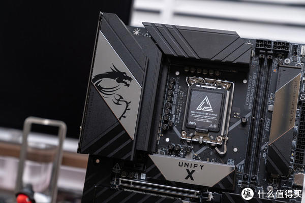 紧凑中塔新范式，酷冷 MasterFrame 500 Mesh 装机展示