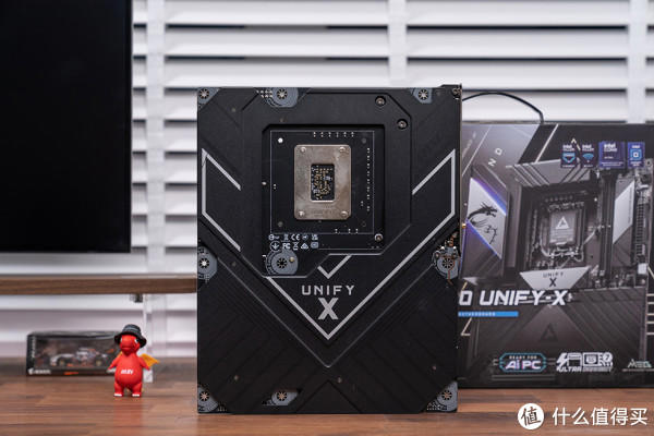 紧凑中塔新范式，酷冷 MasterFrame 500 Mesh 装机展示