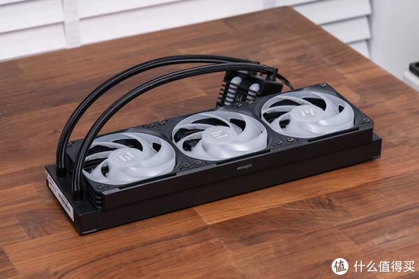 紧凑中塔新范式，酷冷 MasterFrame 500 Mesh 装机展示