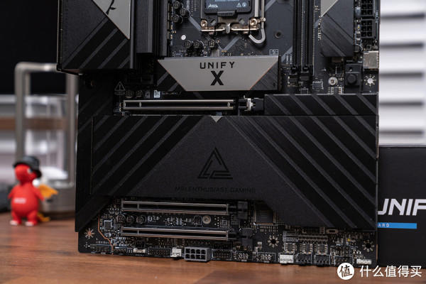 紧凑中塔新范式，酷冷 MasterFrame 500 Mesh 装机展示