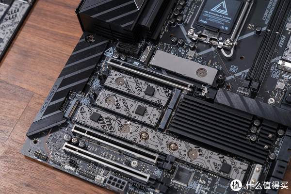 紧凑中塔新范式，酷冷 MasterFrame 500 Mesh 装机展示