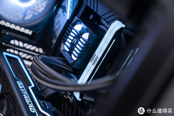 紧凑中塔新范式，酷冷 MasterFrame 500 Mesh 装机展示