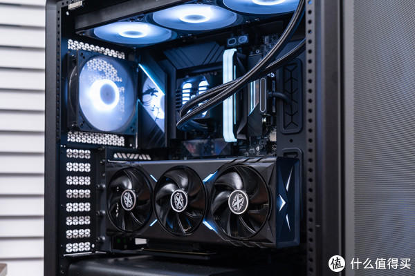 紧凑中塔新范式，酷冷 MasterFrame 500 Mesh 装机展示