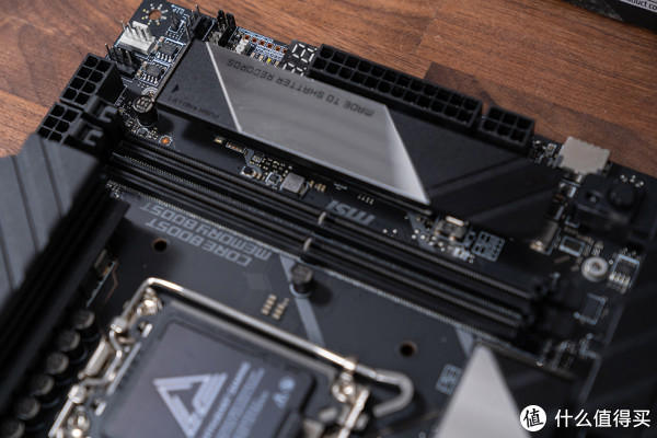 紧凑中塔新范式，酷冷 MasterFrame 500 Mesh 装机展示