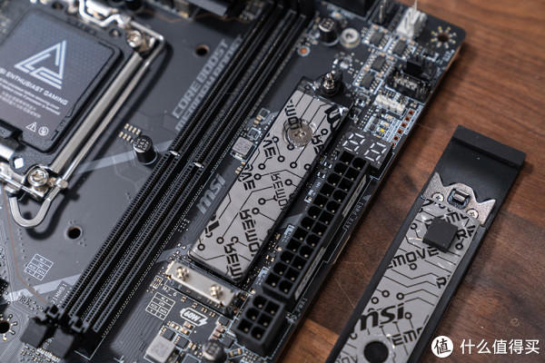 紧凑中塔新范式，酷冷 MasterFrame 500 Mesh 装机展示