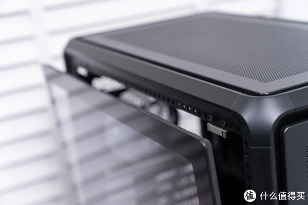 紧凑中塔新范式，酷冷 MasterFrame 500 Mesh 装机展示