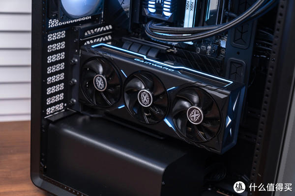 紧凑中塔新范式，酷冷 MasterFrame 500 Mesh 装机展示