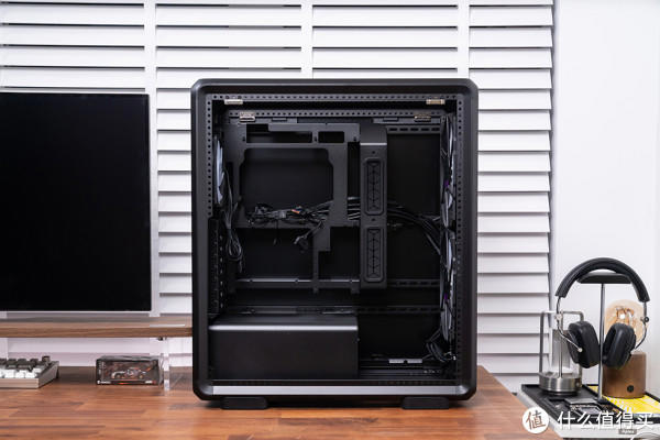 紧凑中塔新范式，酷冷 MasterFrame 500 Mesh 装机展示