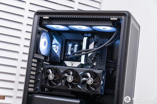 紧凑中塔新范式，酷冷 MasterFrame 500 Mesh 装机展示