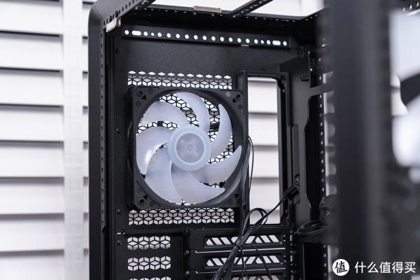 紧凑中塔新范式，酷冷 MasterFrame 500 Mesh 装机展示