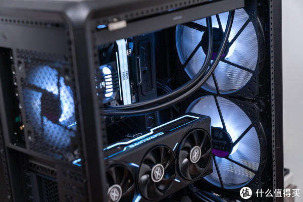 紧凑中塔新范式，酷冷 MasterFrame 500 Mesh 装机展示