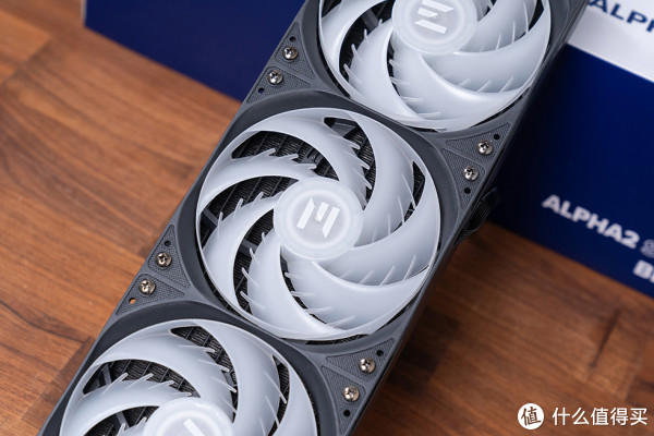 紧凑中塔新范式，酷冷 MasterFrame 500 Mesh 装机展示